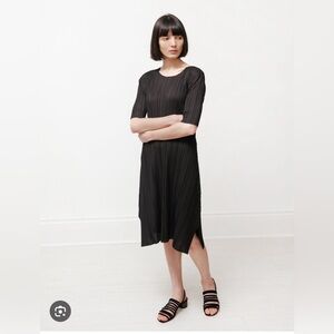 Issey Mikaye style short sleeve black dress